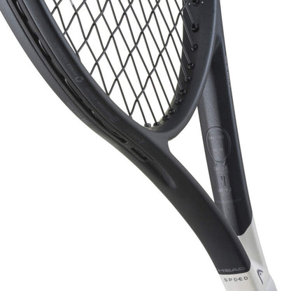 Raquete de ténis HEAD Speed MP UL 2026 ultra‑leve com design metálico mate e padrão 16x19, vista lateral de detalhe do coração em fundo branco