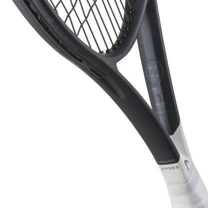 Raquete de ténis HEAD Speed Tour 2026 com cabeça 97 in² e design metálico mate, vista frontal do detalhe do coração em fundo branco