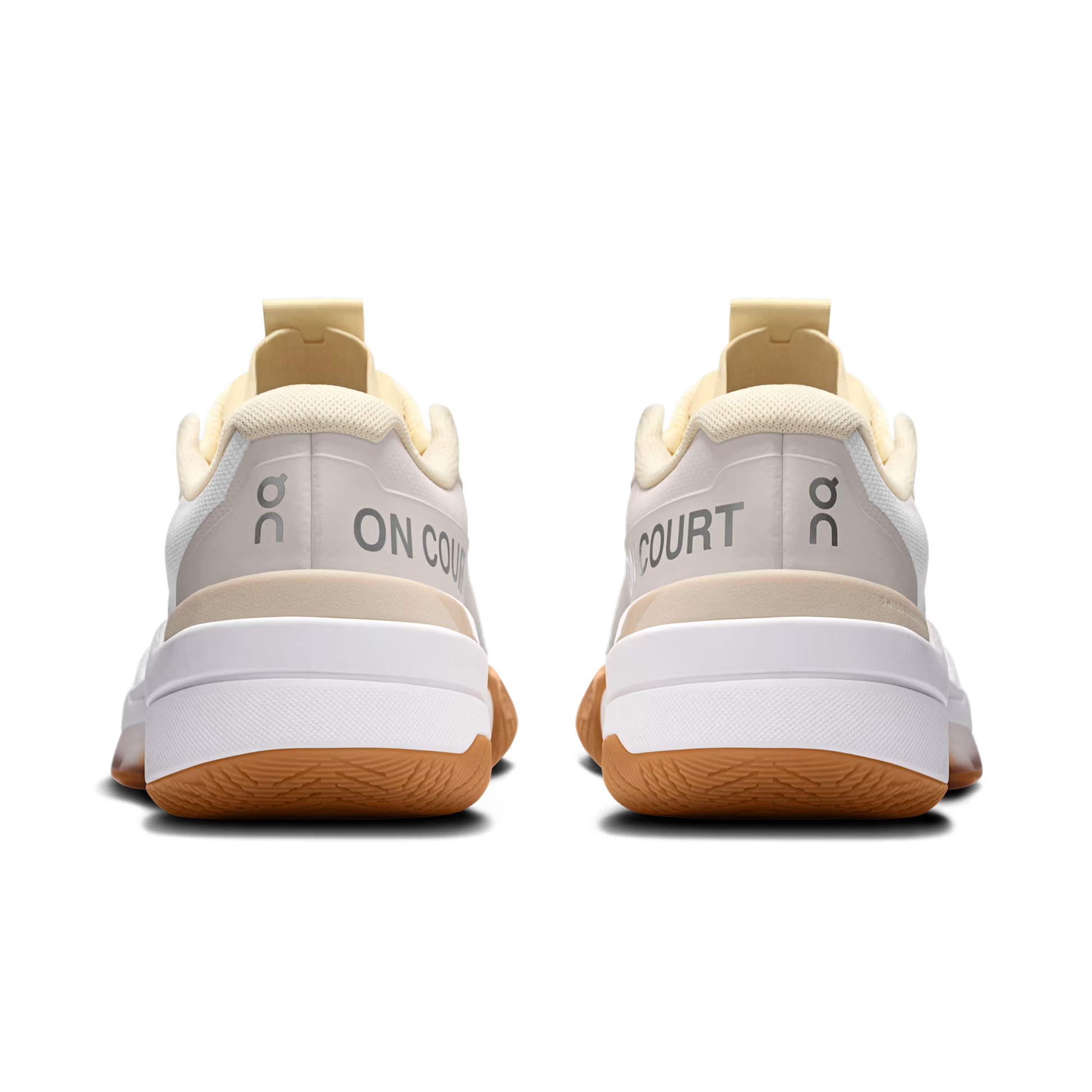 Vista traseira das sapatilhas On Running THE ROGER Pro Fire em Branco creme / Areia, com calcanhar acolchoado para maior conforto.