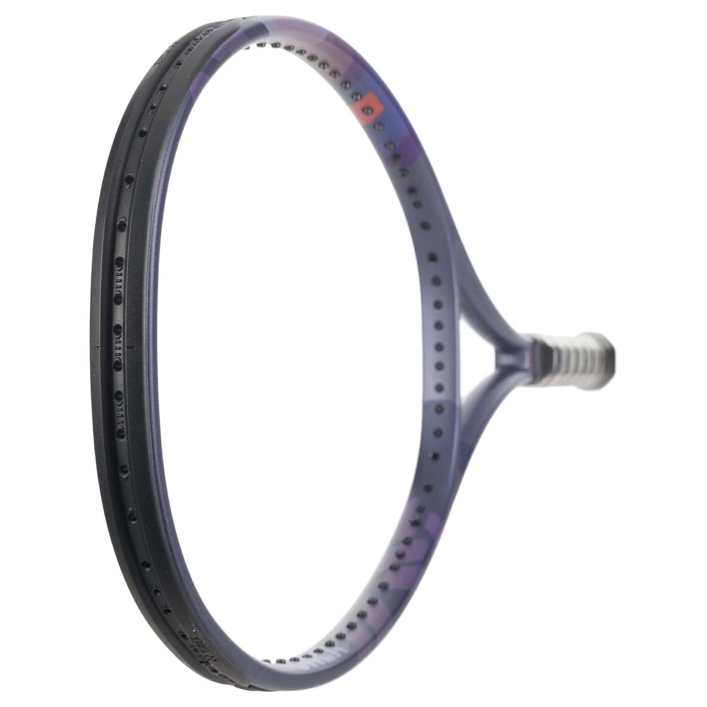 Raquete de ténis Yonex PERCEPT 100 Midnight Navy, detalhe do aro externo em fundo branco