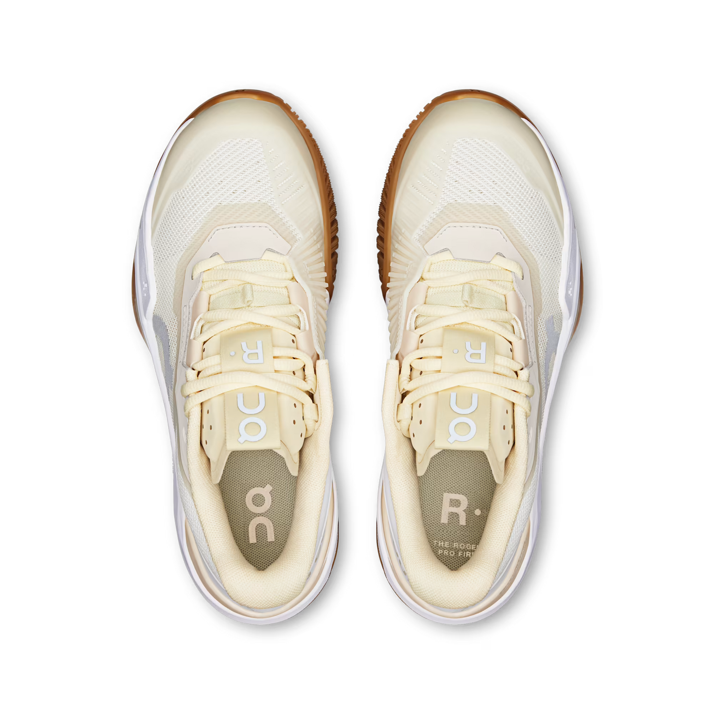 Vista superior das sapatilhas On Running THE ROGER Pro Fire em Branco creme / Areia, com calcanhar acolchoado para maior conforto.