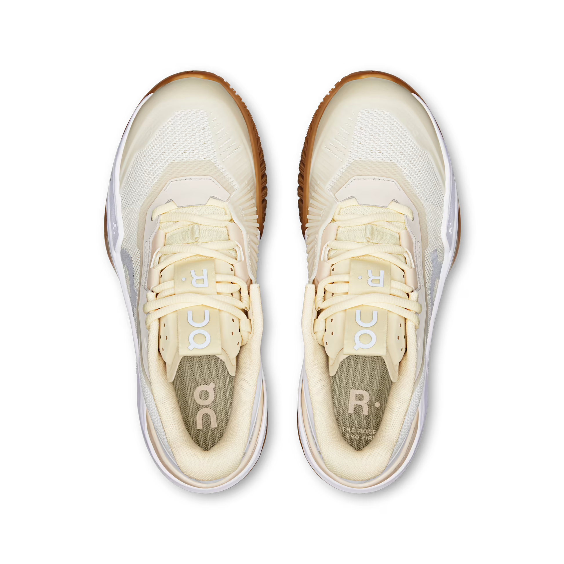 Vista superior das sapatilhas On Running THE ROGER Pro Fire em Branco creme / Areia, com calcanhar acolchoado para maior conforto.