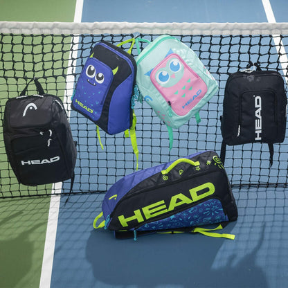 Coleção de Mochilas HEAD Kids no court de piso rápido