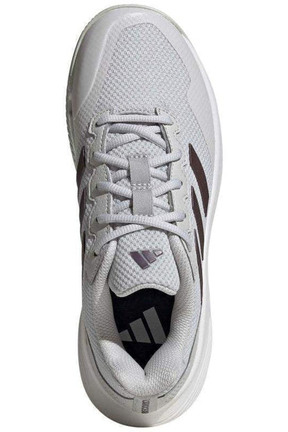 Vista superior das sapatilhas adidas Gamecourt 2.0, destacando o topo em malha respirável.