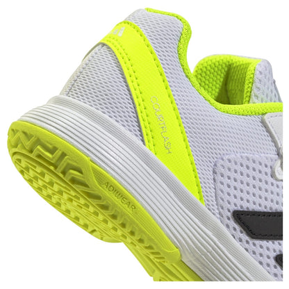 Detalhe do calcanhar das sapatilhas adidas Courtflash K, mostrando a estrutura reforçada para maior estabilidade durante o jogo.