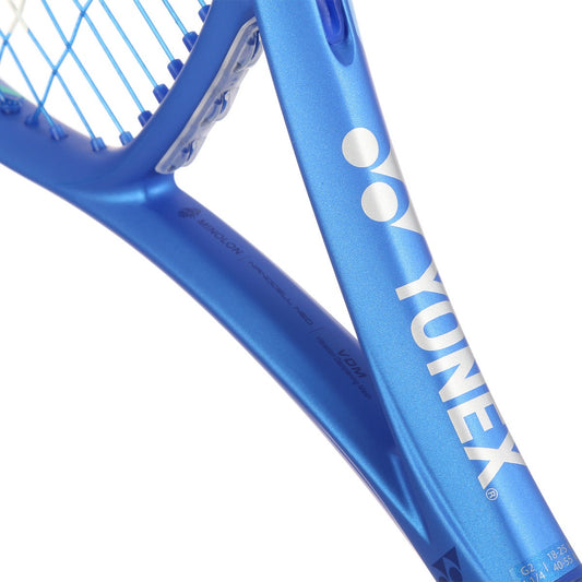 Detalhe do aro ISOMETRIC™ da raquete Yonex EZONE Alpha