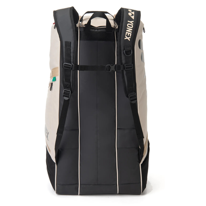 Saco Yonex GearLogic 9R - vista traseira com detalhe do cinto de peito para maior estabilidade